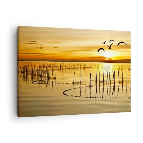 Obraz na płótnie - Zachód słońca nad wodą z ptakami w locie - 70x50cm - Na łowisku - Nowoczesna dekoracja ścienna do salonu i sypialni ARTTOR