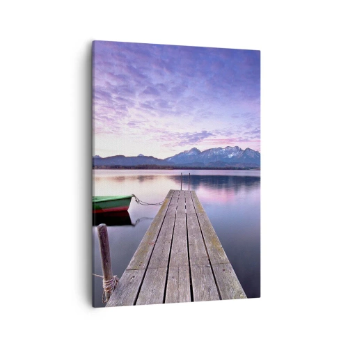 Obraz na płótnie - Drewniany pomost nad jeziorem z górskim pejzażem o zmierzchu - 50x70cm - Przyjazna cisza - Nowoczesna dekoracja ścienna do salonu, kuchni i sypialni ARTTOR