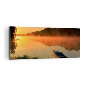 Obraz na płótnie - Poranna mgła nad rzeką z łódką w promieniach słońca - 120x50cm - Wschód słońca nad wodą jak tafla lustra - Nowoczesna dekoracja ścienna do salonu i sypialni ARTTOR