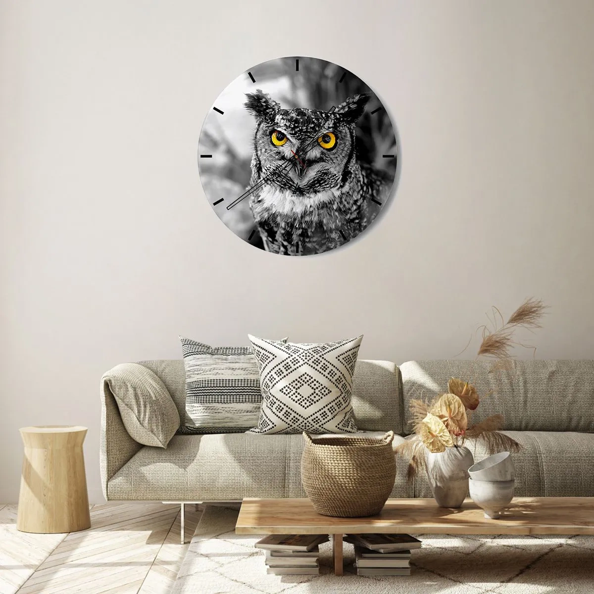 Zegar ścienny - Sowa z żółtymi oczami na czarno-białym tle - 30x30cm - Nic się nie ukryje - Nowoczesna dekoracja ścienna do salonu, kuchni i sypialni ARTTOR