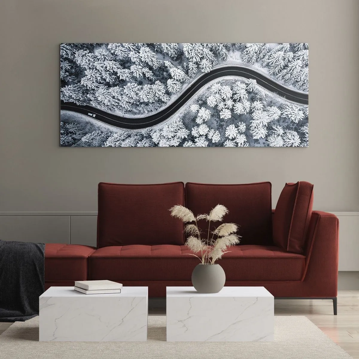 Obraz na szkle - Zakręcona droga w zimowym lesie z lotu ptaka - 120x50cm - Przez zimowy las - Nowoczesna dekoracja ścienna do salonu i sypialni ARTTOR