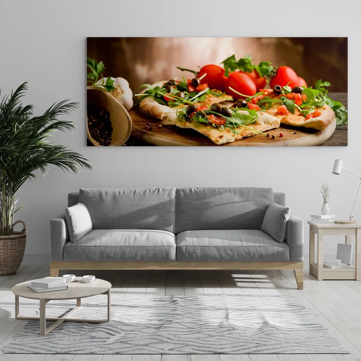 Obraz na szkle - Pizza z warzywami na drewnianej desce w rustykalnym stylu - 140x50cm - Prosto z pieca i z ogrodu - Nowoczesna dekoracja ścienna do salonu i sypialni ARTTOR