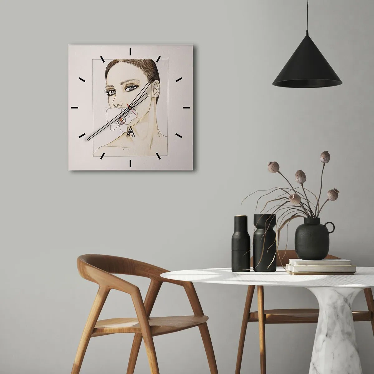 Zegar ścienny - Portret kobiety z orchideą w delikatnych barwach - 30x30cm - Symbol elegancji i piękna - Nowoczesna dekoracja ścienna do salonu i sypialni ARTTOR