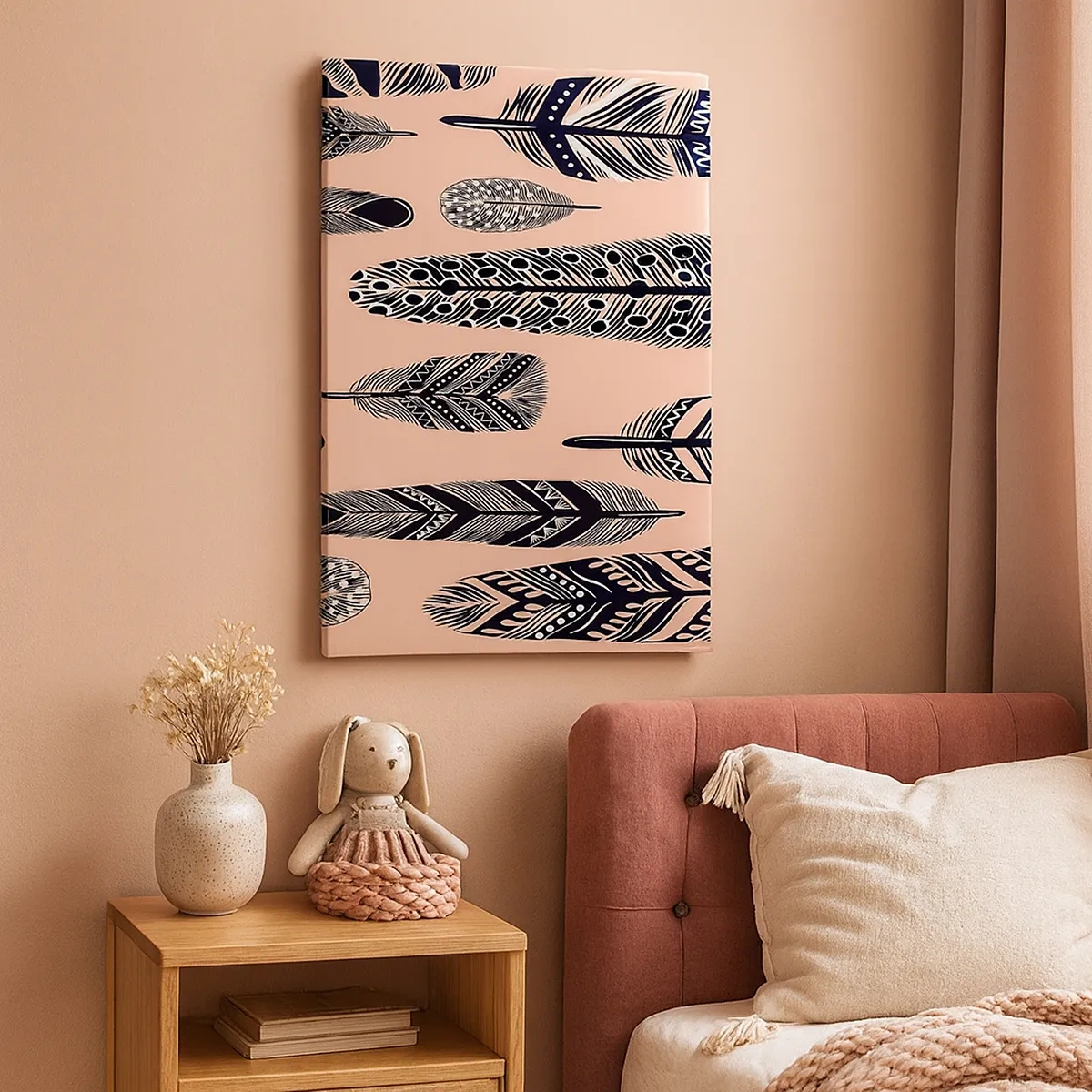 Obraz na płótnie - Czarne pióra z etnicznymi wzorami na beżowym tle - 50x70cm - Indiańska kolekcja - Nowoczesna dekoracja ścienna do salonu, kuchni i sypialni ARTTOR