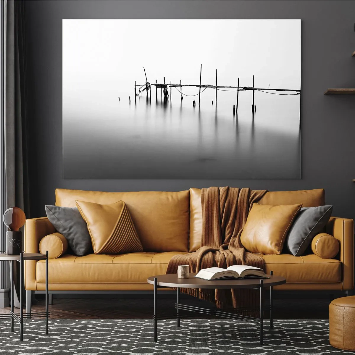 Obraz na szkle - Czarno-biały pomost na spokojnej tafli wody - 120x80cm - A jeśli świata nie ma? - Nowoczesna dekoracja ścienna do salonu, kuchni i sypialni ARTTOR