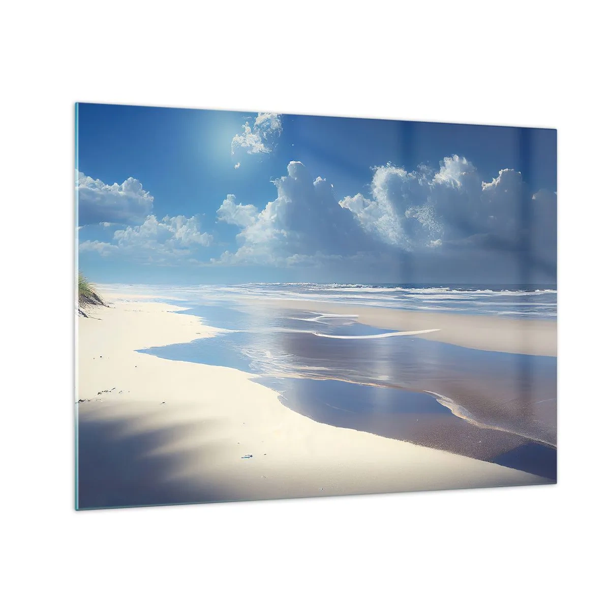 Obraz na szkle - Szeroka, piaszczysta plaża i spokojne fale pod błękitnym niebem - 70x50cm - Rajskie wakacje - Nowoczesna dekoracja ścienna do salonu i sypialni ARTTOR