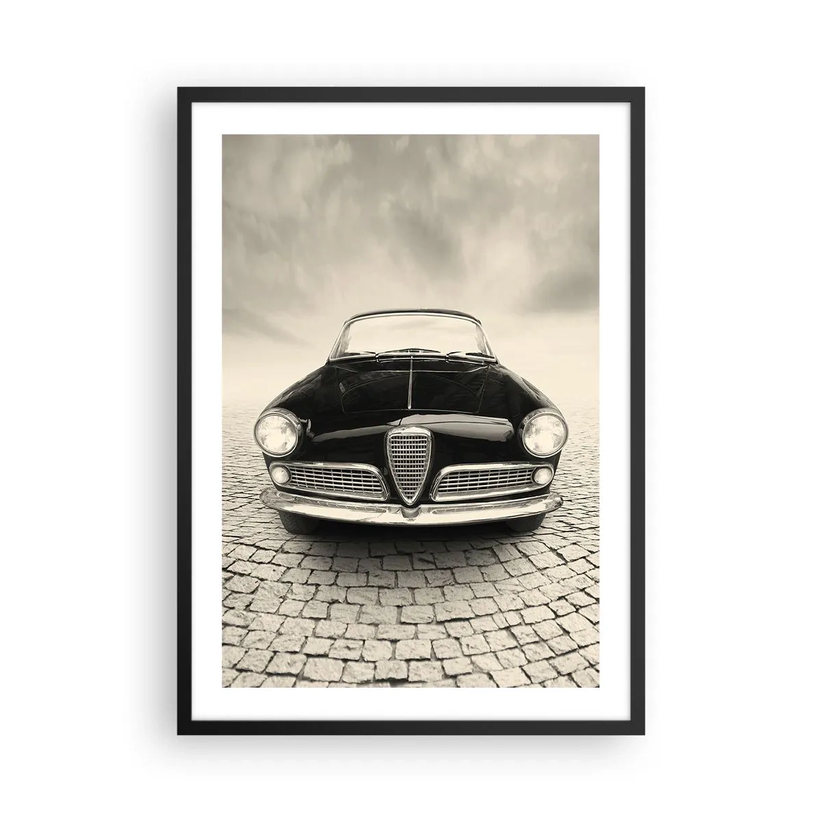 Plakat w czarnej ramie - Przód klasycznego samochodu na brukowanej ulicy - 50x70cm - I jak mnie nie kochać? - Nowoczesna dekoracja ścienna do salonu i sypialni ARTTOR