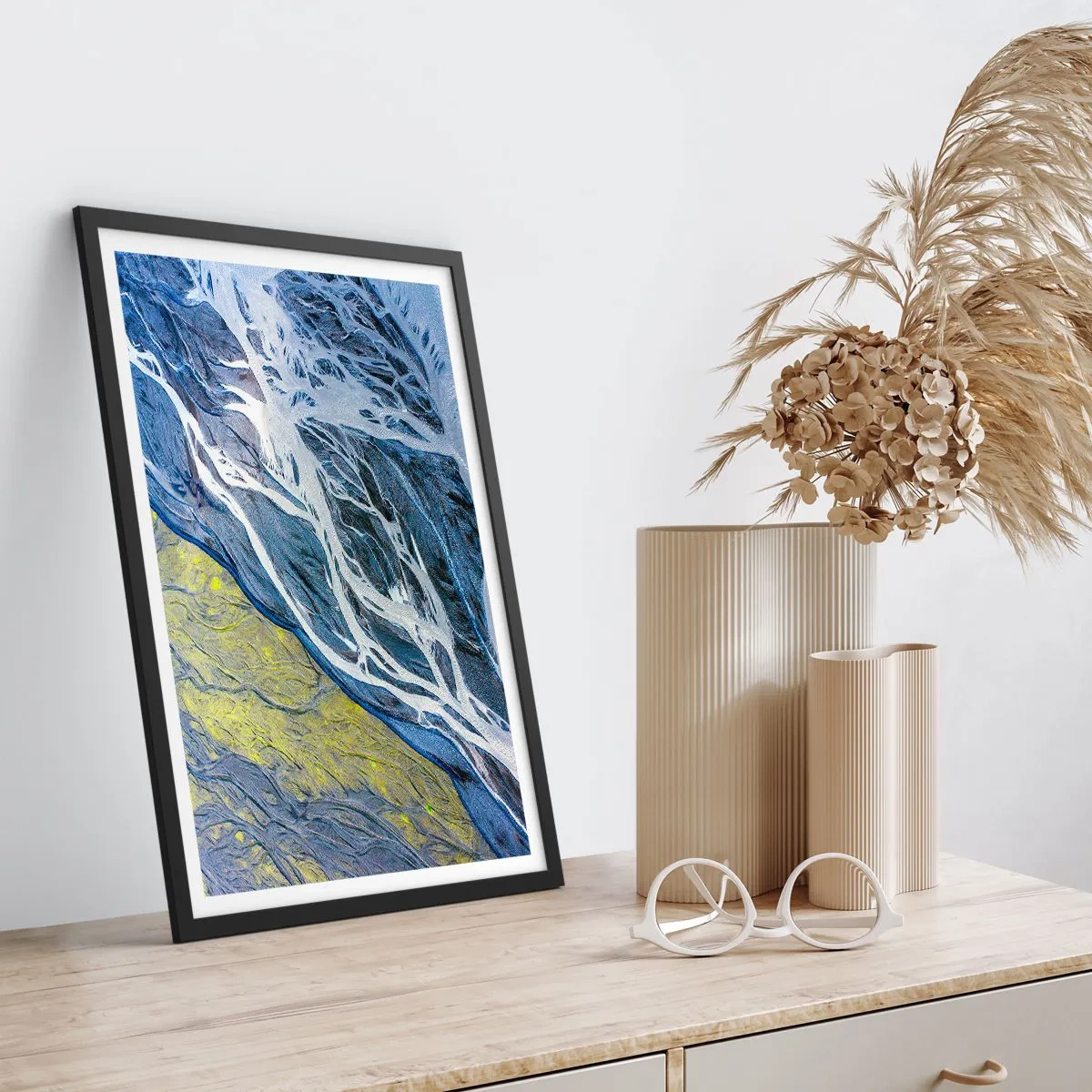 Plakat w czarnej ramie - Naskalne malowidła natury - 70x100 cm
