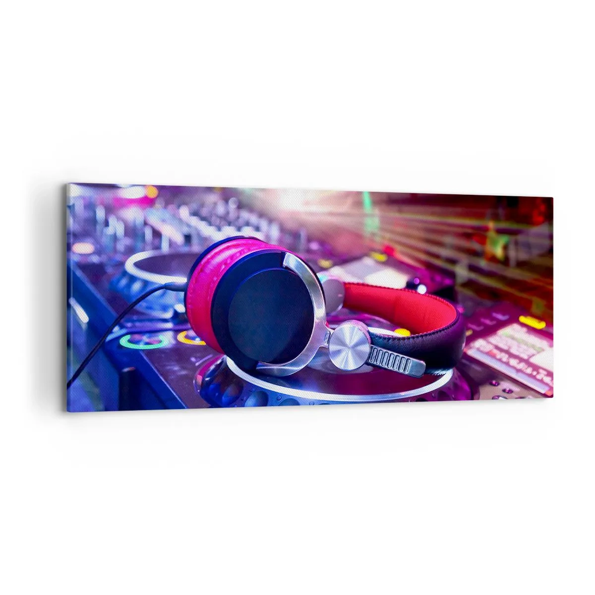 Obraz na płótnie - Słuchawki DJ na konsolecie oświetlone reflektorami na imprezie - 120x50cm - Będzie, będzie się działo - Nowoczesna dekoracja ścienna do salonu i sypialni ARTTOR