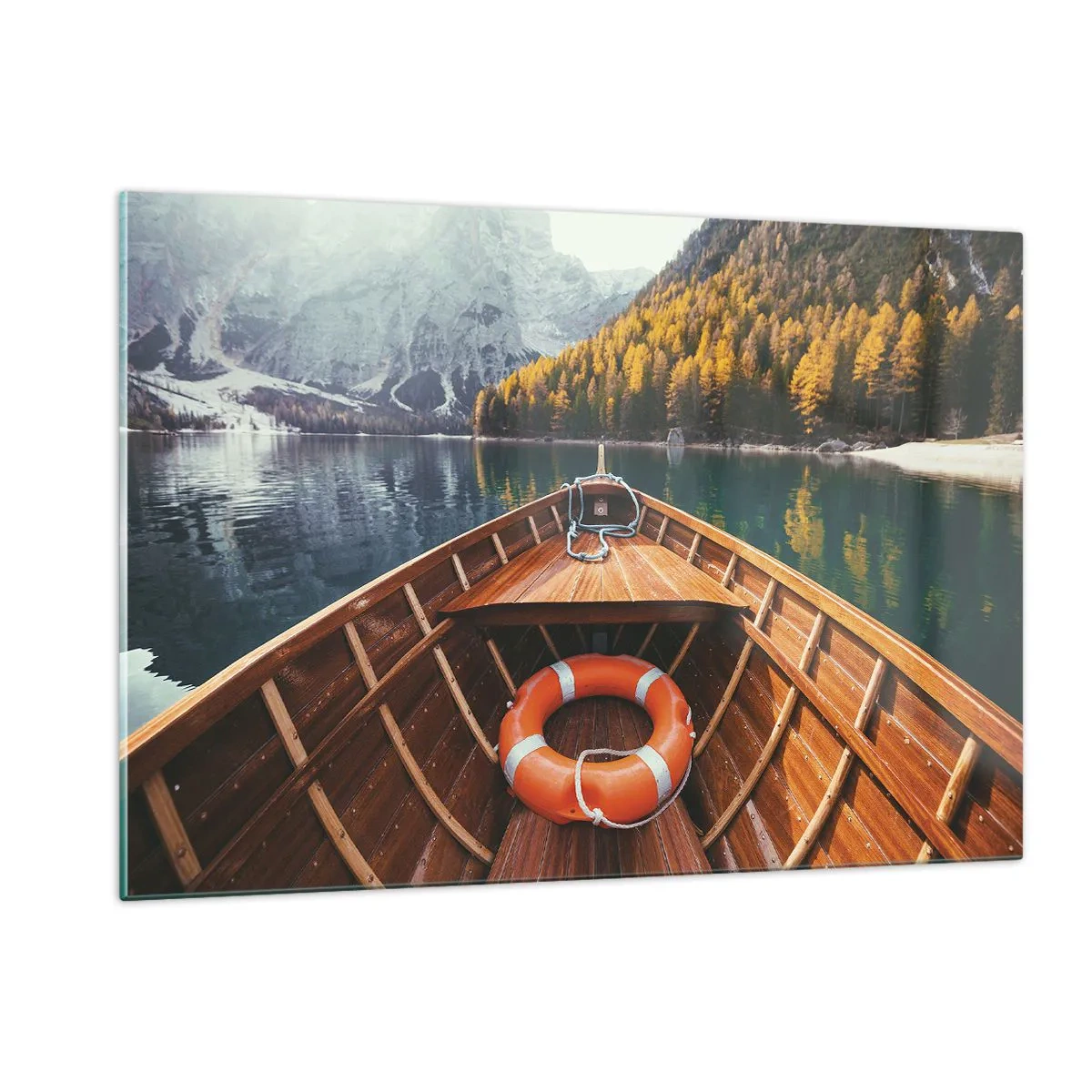 Obraz na szkle - Widok z drewnianej łodzi na górskie jezioro i jesienny las - 120x80cm - Górska wycieczka - Nowoczesna dekoracja ścienna do salonu, kuchni i sypialni ARTTOR