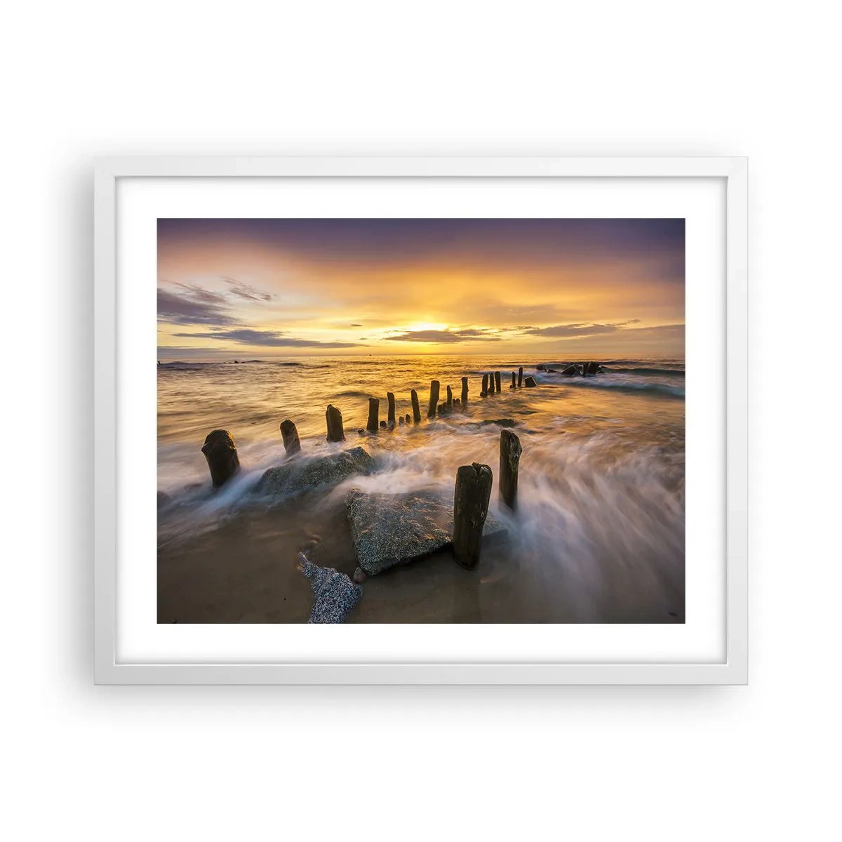 Plakat w białej ramie - Surowe piękno Bałtyku - 50x40 cm