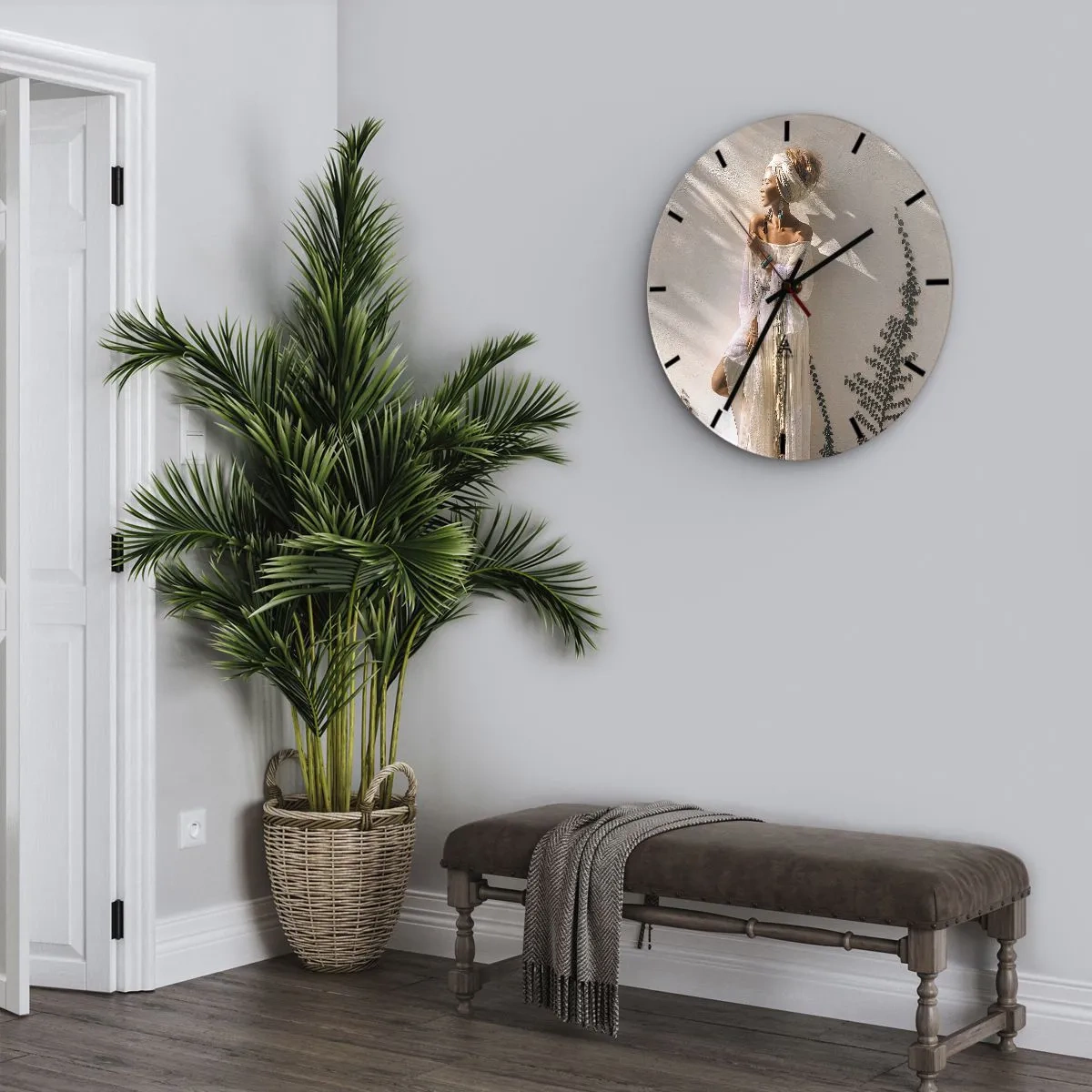 Zegar ścienny - Kobieta w stylizacji boho stojąca w promieniach słońca - 30x30cm - Słońce i dziewczyna - Nowoczesna dekoracja ścienna do salonu, kuchni i sypialni ARTTOR