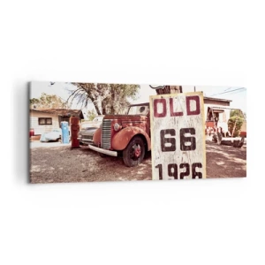 Obraz na płótnie - Retro samochód i znak Route 66 w rustykalnym otoczeniu - 120x50cm - Legenda amerykanskiej prowincji - Nowoczesna dekoracja ścienna do salonu i sypialni ARTTOR