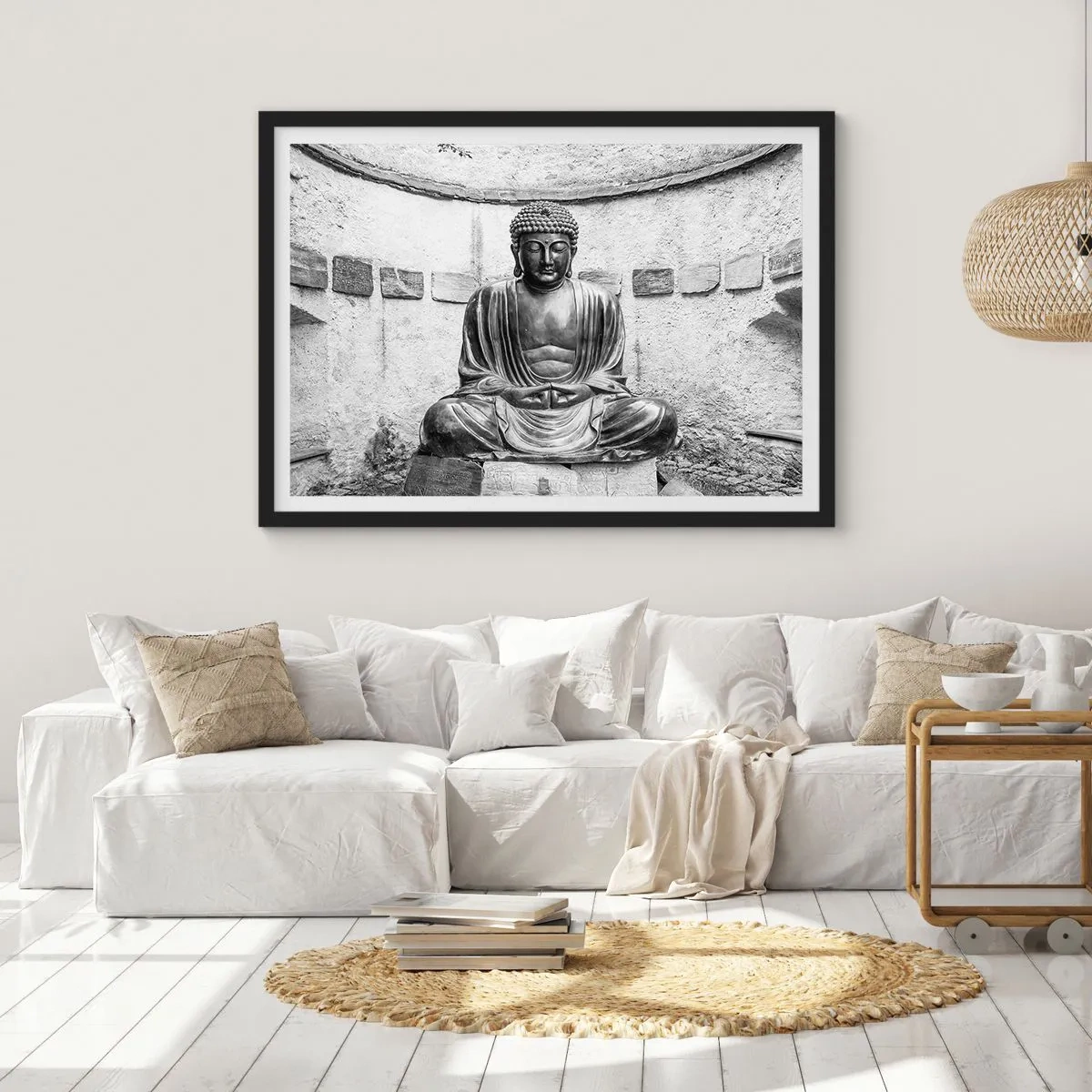 Plakat w czarnej ramie - Czarno-biały posąg Buddy w medytacyjnej pozie - 70x50cm - U źródeł spokoju - Nowoczesna dekoracja ścienna do salonu i sypialni ARTTOR