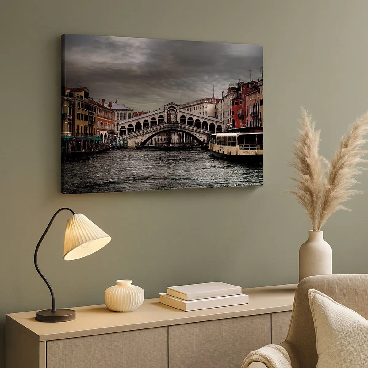 Obraz na płótnie - Most Rialto w Wenecji nad Kanałem Grande, klasyczna architektura. - 70x50cm - Obietnica weneckiego wieczoru - Nowoczesna dekoracja ścienna do salonu i sypialni ARTTOR