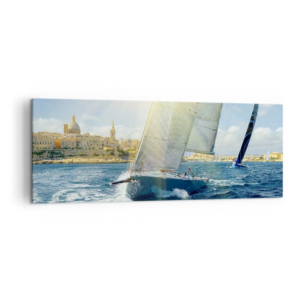Obraz na płótnie - Wyścig jachtów na tle słonecznego wybrzeża - 140x50cm - Pora opuścić miasto - Nowoczesna dekoracja ścienna do salonu i sypialni ARTTOR