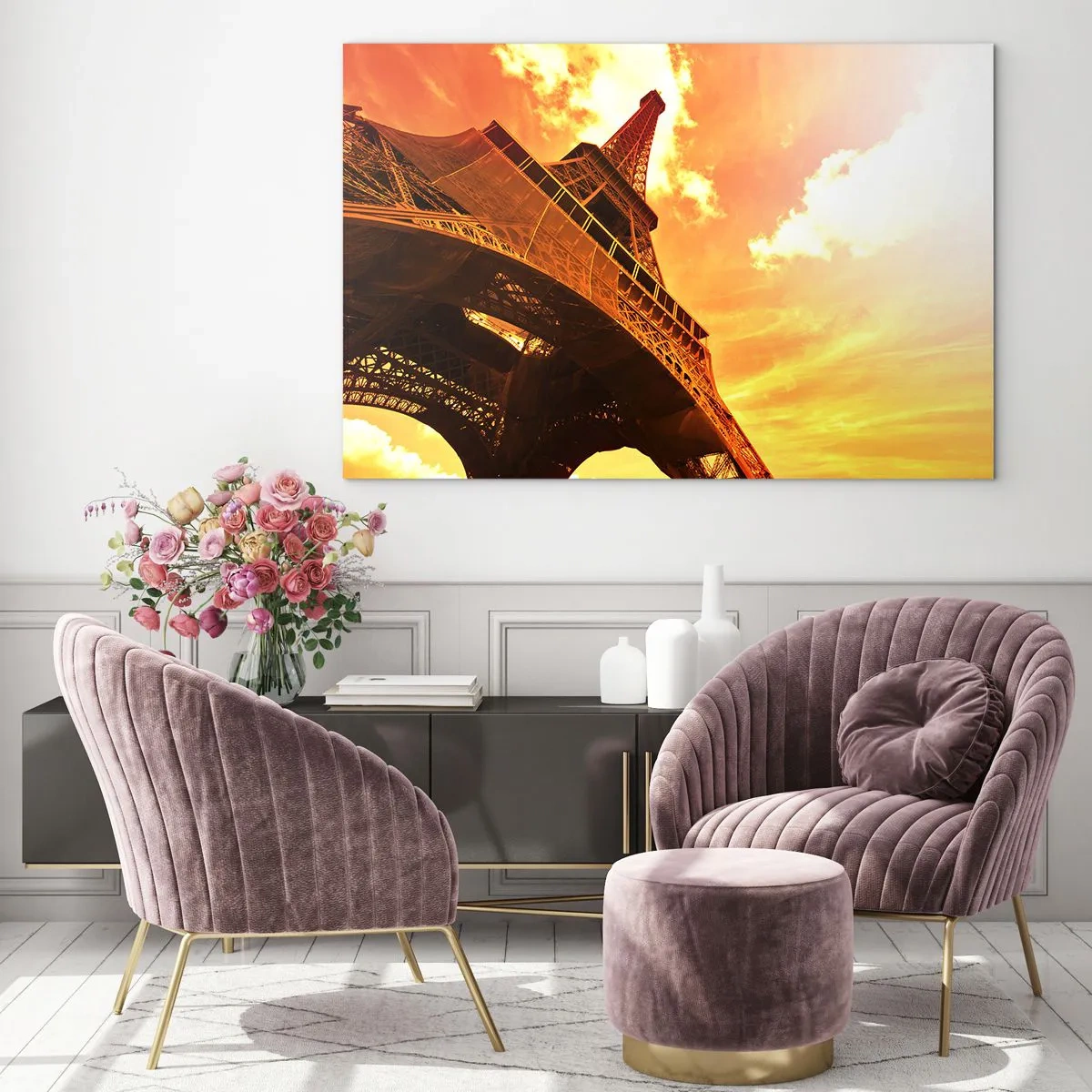 Obraz na szkle - Wieża Eiffla w ciepłych odcieniach pomarańczu o zachodzie słońca - 100x70cm - Monumentalna, bo pozłacana słońcem - Nowoczesna dekoracja ścienna do salonu, kuchni i sypialni ARTTOR
