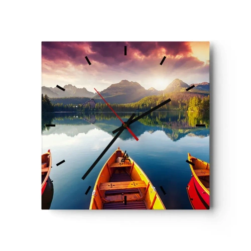 Zegar ścienny - Trzy drewniane łodzie na tle górskiego jeziora o zachodzie słońca - 30x30cm - Nic przeciw naturze - Nowoczesna dekoracja ścienna do salonu i sypialni ARTTOR