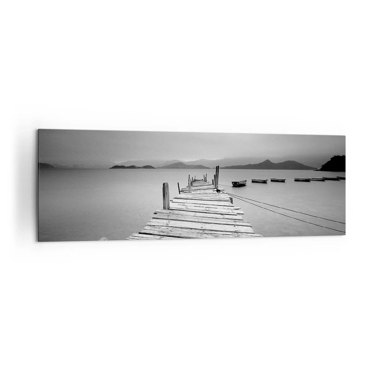 Obraz na płótnie - Czarno-biały widok na drewniany pomost i spokojne jezioro - 160x50cm - Za górami, za morzami - Nowoczesna dekoracja ścienna do salonu i sypialni ARTTOR