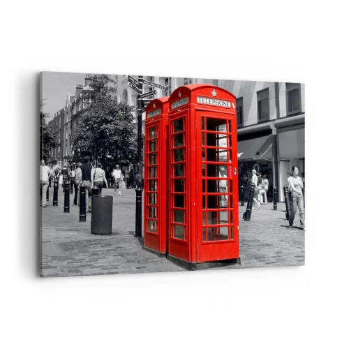 Obraz na płótnie - Czerwone budki telefoniczne na tle czarno-białej miejskiej scenerii. - 120x80cm - Czerwone budki telefoniczne - Nowoczesna dekoracja ścienna do salonu, kuchni i sypialni ARTTOR