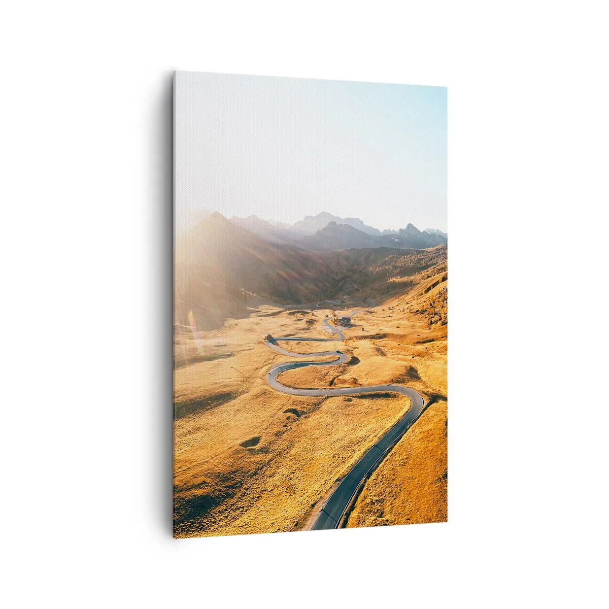 Obraz na płótnie - Kręta droga w górach oświetlona zachodzącym słońcem - 80x120cm - W złotej dolinie - Nowoczesna dekoracja ścienna do salonu i sypialni ARTTOR