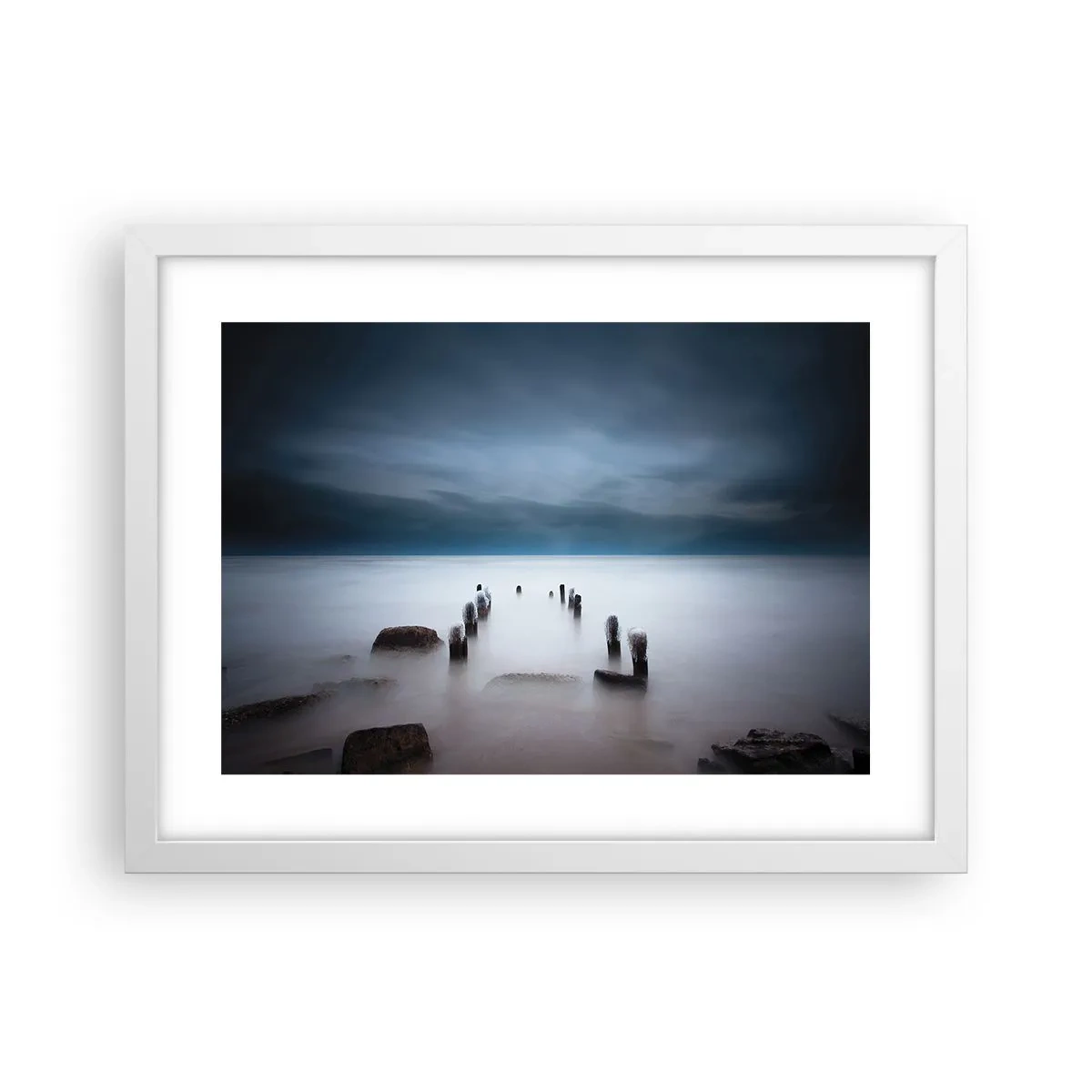 Plakat w białej ramie - Zamyślone jezioro - 40x30 cm