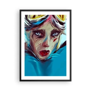 Plakat w czarnej ramie - Portret kobiety z intensywnym spojrzeniem i niebieskim tłem - 50x70cm - Wojowniczka szos - Nowoczesna dekoracja ścienna do salonu i sypialni ARTTOR