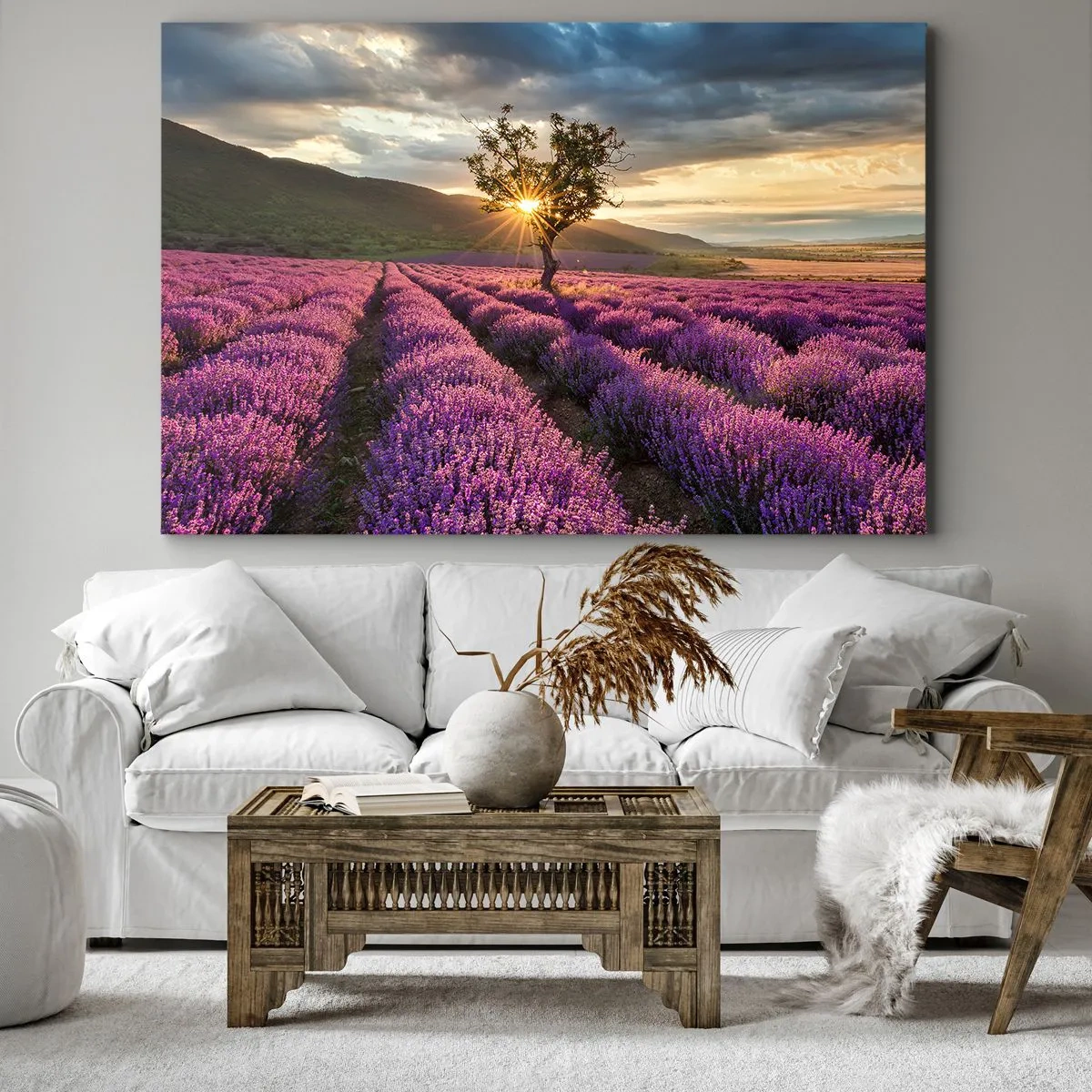 Obraz na płótnie - Pole lawendy z samotnym drzewem o zachodzie słońca - 70x50cm - Aromat w kolorze lila - Nowoczesna dekoracja ścienna do salonu i sypialni ARTTOR
