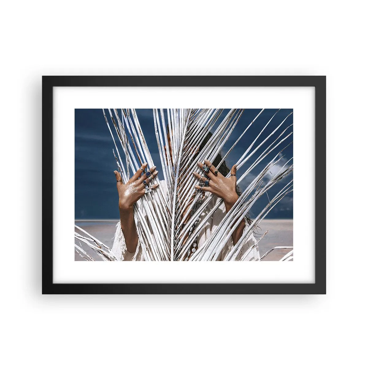 Plakat w czarnej ramie - Dziewczyna szamana? - 40x30 cm