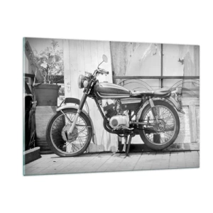 Obraz na szkle - Motocykl w stylu retro stojący na tle drewnianych ścian - 120x80cm - Klasyka ponad wszystko - Nowoczesna dekoracja ścienna do salonu, kuchni i sypialni ARTTOR
