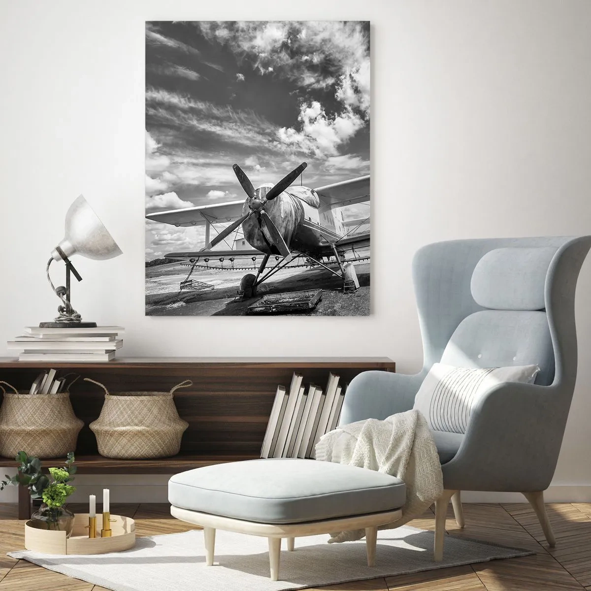 Obraz na szkle - Stary samolot na lotnisku w czarno-białym ujęciu - 80x120cm - Nie mogę się doczekać! - Nowoczesna dekoracja ścienna do salonu i sypialni ARTTOR