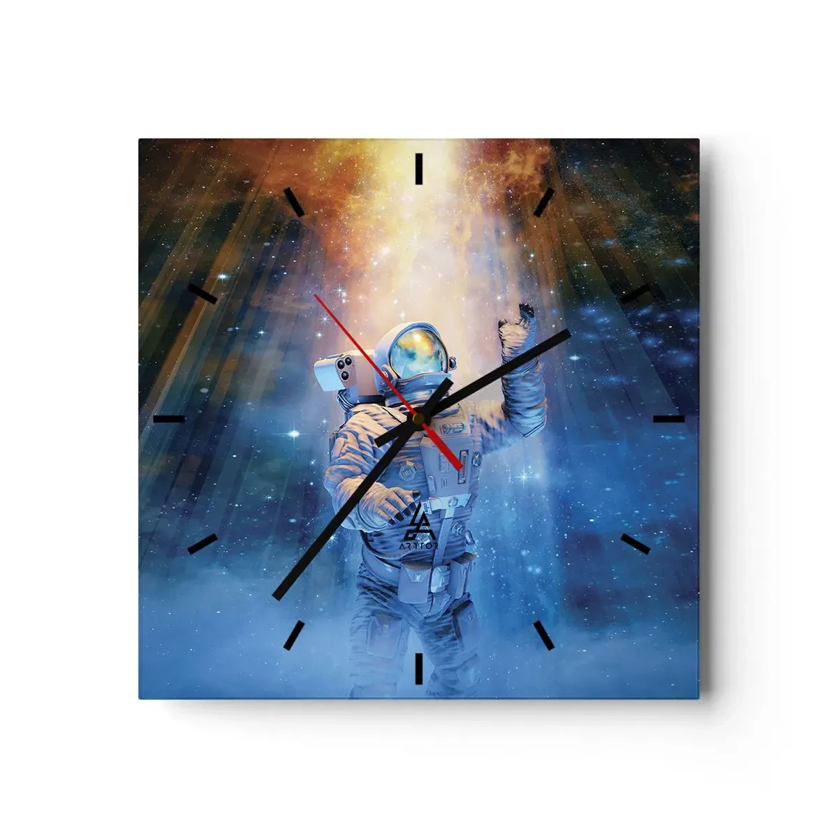 Zegar ścienny - Astronauta w świetle kosmicznej eksplozji pełnej gwiazd - 30x30cm - Wreszcie u celu - Nowoczesna dekoracja ścienna do salonu i sypialni ARTTOR