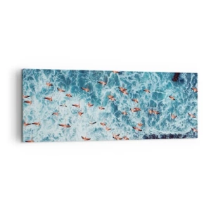 Obraz na płótnie - Różowe flamingi nad błękitnym oceanem z lotu ptaka - 140x50cm - Nadmorska parada - Nowoczesna dekoracja ścienna do salonu i sypialni ARTTOR