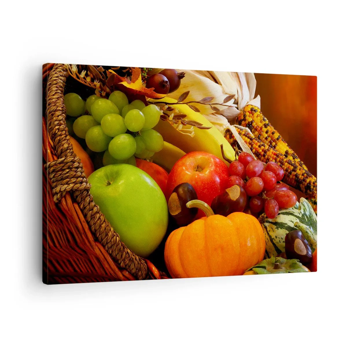 Obraz na płótnie - Kosz z owocami, dynią i kukurydzą na tle jesiennych barw - 70x50cm - Koszyk urodzaju - Nowoczesna dekoracja ścienna do salonu i sypialni ARTTOR