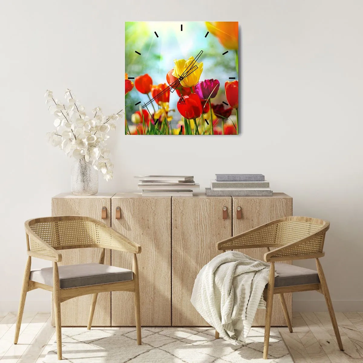 Zegar ścienny - Kolorowe tulipany w promieniach słońca - 30x30cm - Wszystkie barwy słońca - Nowoczesna dekoracja ścienna do salonu i sypialni ARTTOR