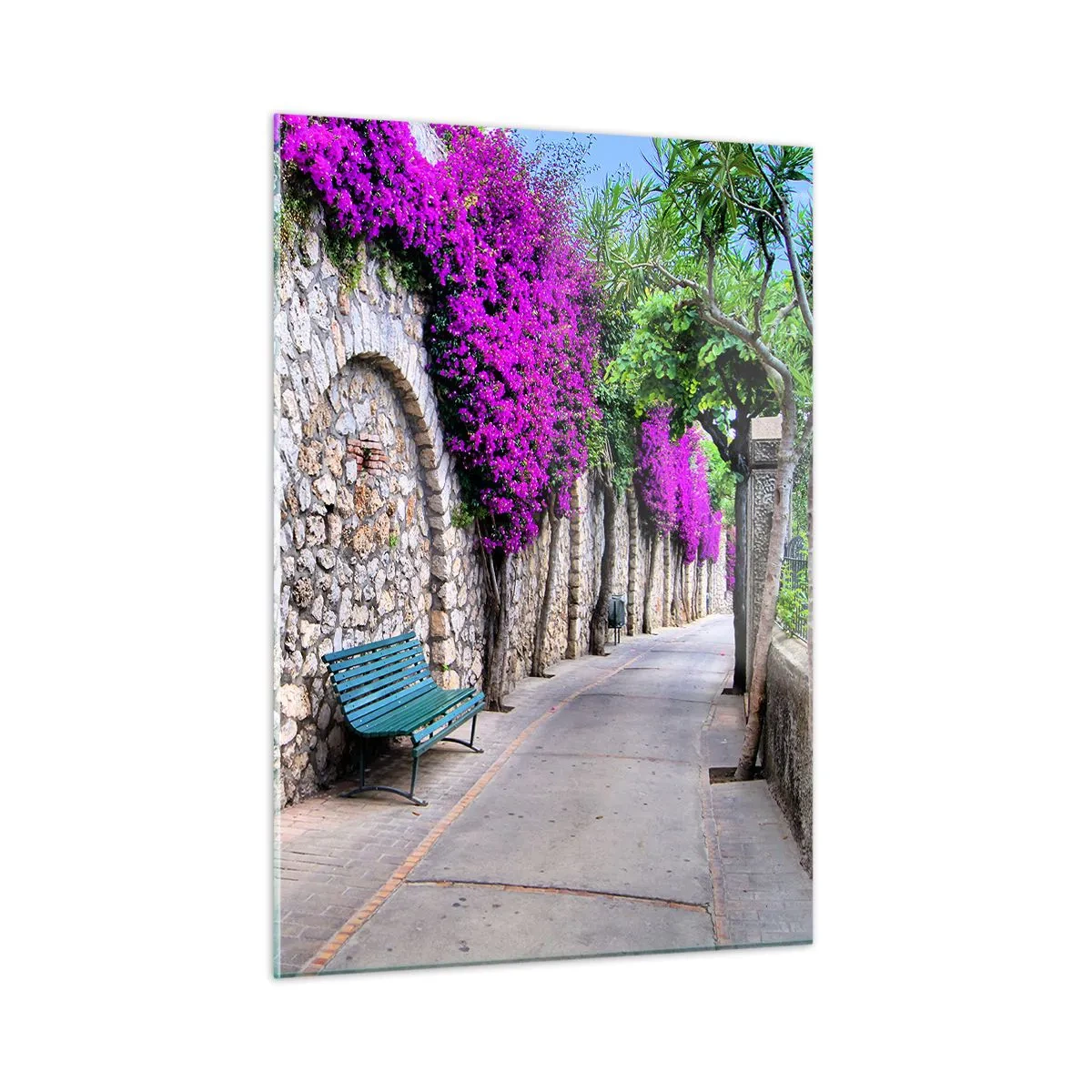 Obraz na szkle - Kamienny mur z fioletowymi kwiatami i ławką wzdłuż alejki - 50x70cm - Spotkajmy się jak najprędzej - Nowoczesna dekoracja ścienna do salonu, kuchni i sypialni ARTTOR