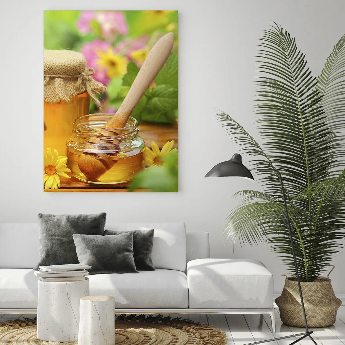 Obraz na szkle - Słoiki miodu z kwiatami na tle letniego ogrodu - 70x100cm - Słodko i kwiatowo - Nowoczesna dekoracja ścienna do salonu i sypialni ARTTOR