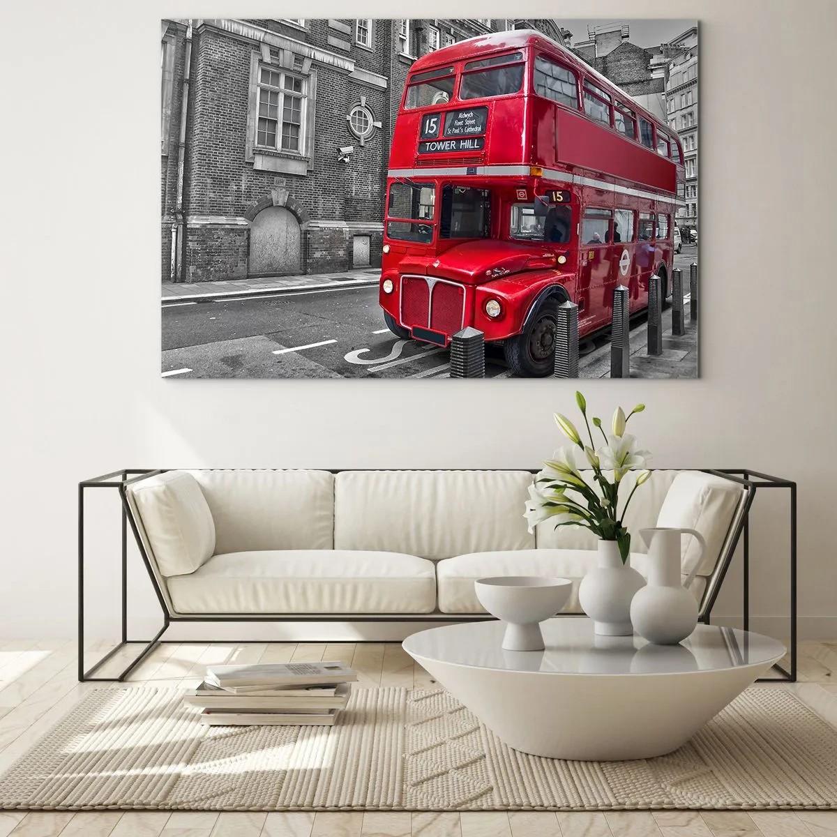 Obraz na szkle - Czerwony londyński autobus na czarno-białym tle ulicy - 70x50cm - Zawsze taki sam - Nowoczesna dekoracja ścienna do salonu i sypialni ARTTOR