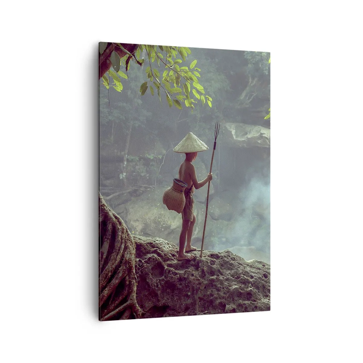 Obraz na płótnie - Postać z włócznią przy wodospadzie w tropikalnym lesie - 70x100cm - Zaprzyjaźniony z naturą - Nowoczesna dekoracja ścienna do salonu i sypialni ARTTOR