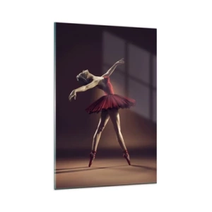 Obraz na szkle - Tancerka baletowa w czerwonej sukni na tle sceny - 80x120cm - Prima ballerina - Nowoczesna dekoracja ścienna do salonu i sypialni ARTTOR