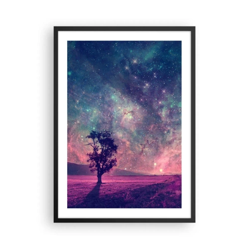 Plakat w czarnej ramie - Drzewo na tle rozgwieżdżonego nieba w kolorowych odcieniach - 50x70cm - Pod magicznym niebem - Nowoczesna dekoracja ścienna do salonu i sypialni ARTTOR
