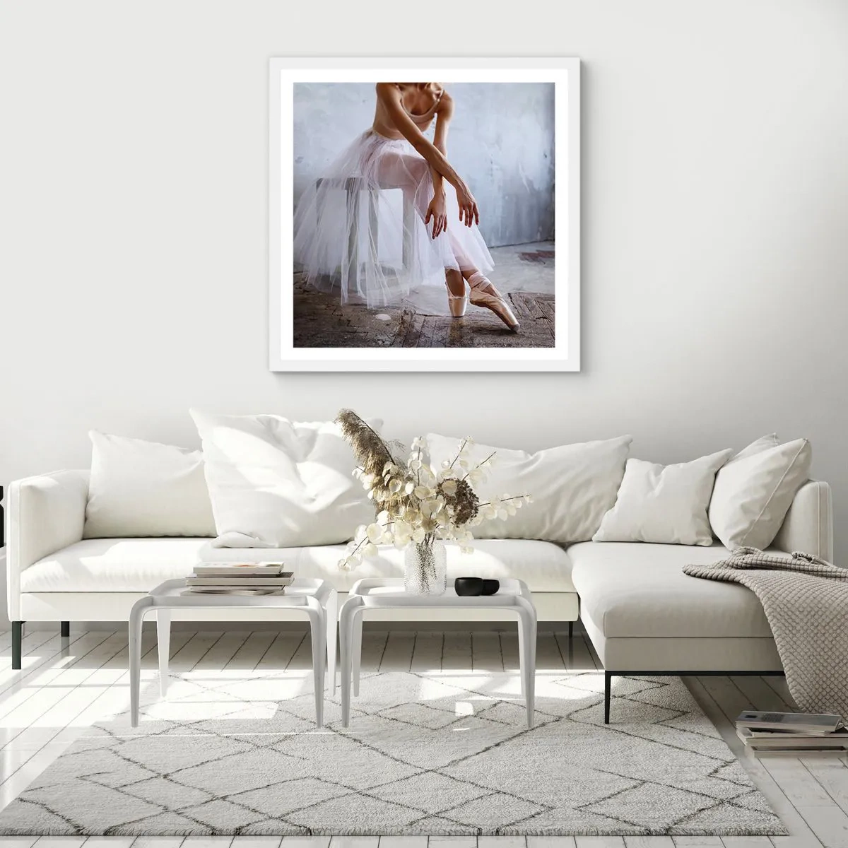 Plakat w białej ramie - Zanim zabłysną światła rampy - 30x30 cm