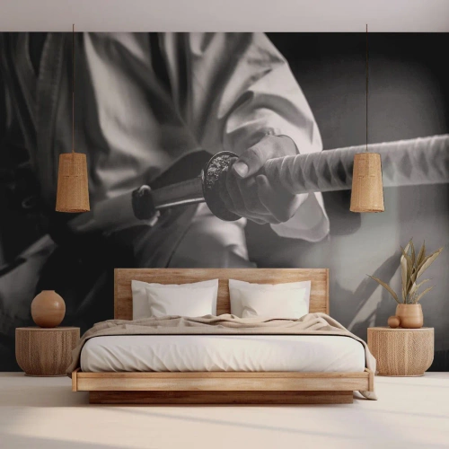 Fototapeta Standard Eco - Wojownik w kimonie trzymający katanę w dynamicznym ujęciu - 100x70cm - Dusza wojownika - Nowoczesna dekoracja ścienna do salonu i sypialni ARTTOR