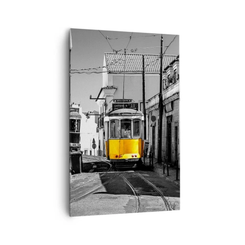 Obraz na płótnie - Żółty tramwaj na ulicach Lizbony w monochromatycznej scenerii - 80x120cm - Duch Lizbony - Nowoczesna dekoracja ścienna do salonu i sypialni ARTTOR
