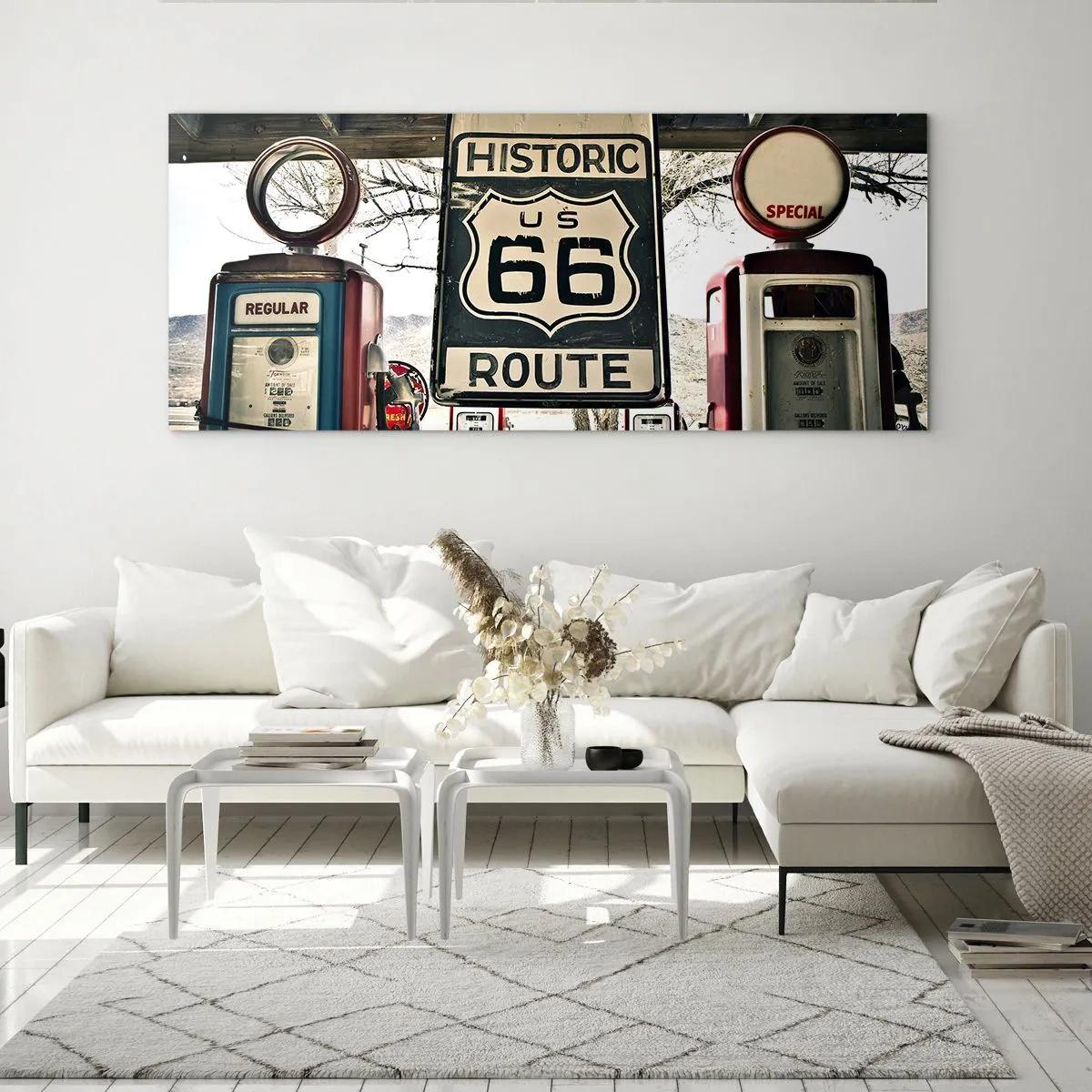 Obraz na szkle - Historyczna stacja benzynowa z symbolem Route 66 - 120x50cm - Amerykańska retro podróż - Nowoczesna dekoracja ścienna do salonu i sypialni ARTTOR