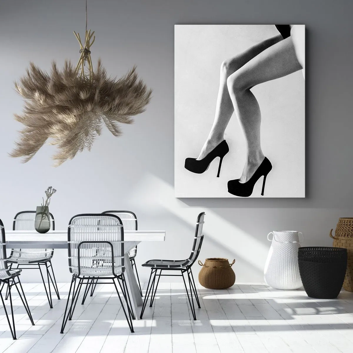 Obraz na płótnie - Czarno-biała kompozycja kobiecych nóg w eleganckich szpilkach - 50x70cm - Wieczna kobiecość - Nowoczesna dekoracja ścienna do salonu, kuchni i sypialni ARTTOR