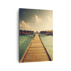 Obraz na płótnie - Drewniany pomost prowadzący do domków na wodzie oświetlonych promieniami słońca - 70x100cm - Gorące zaproszenie - Nowoczesna dekoracja ścienna do salonu i sypialni ARTTOR