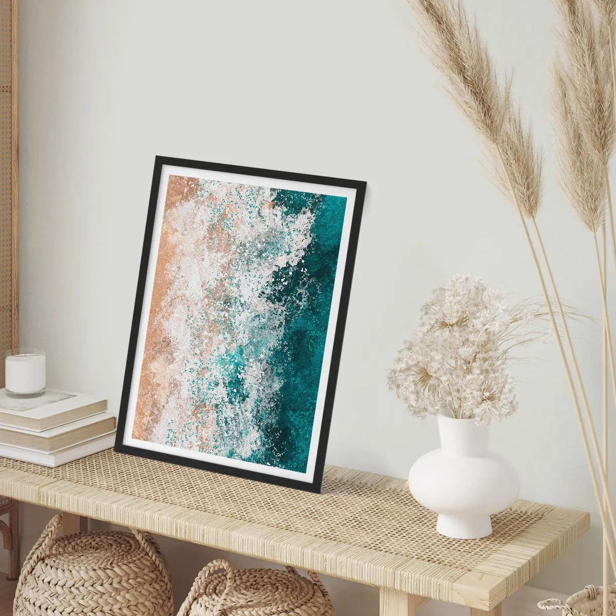 Plakat w czarnej ramie - Abstrakcyjna fala morska w odcieniach turkusu i beżu - 50x70cm - Morskie opowieści - Nowoczesna dekoracja ścienna do salonu i sypialni ARTTOR