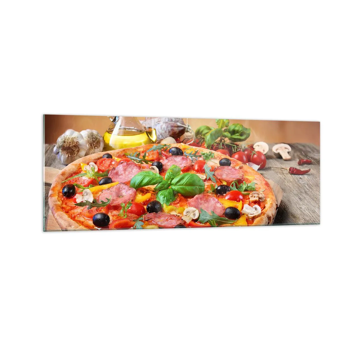 Obraz na szkle - Apetyczna pizza na drewnianym stole z dodatkami - 140x50cm - Z prawdziwie włoskim smakiem - Nowoczesna dekoracja ścienna do salonu i sypialni ARTTOR