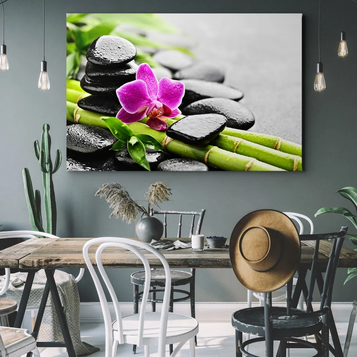 Obraz na płótnie - Fioletowa orchidea, czarne kamienie i bambus w spokojnej kompozycji - 70x50cm - W spokojnej równowadze - Nowoczesna dekoracja ścienna do salonu i sypialni ARTTOR